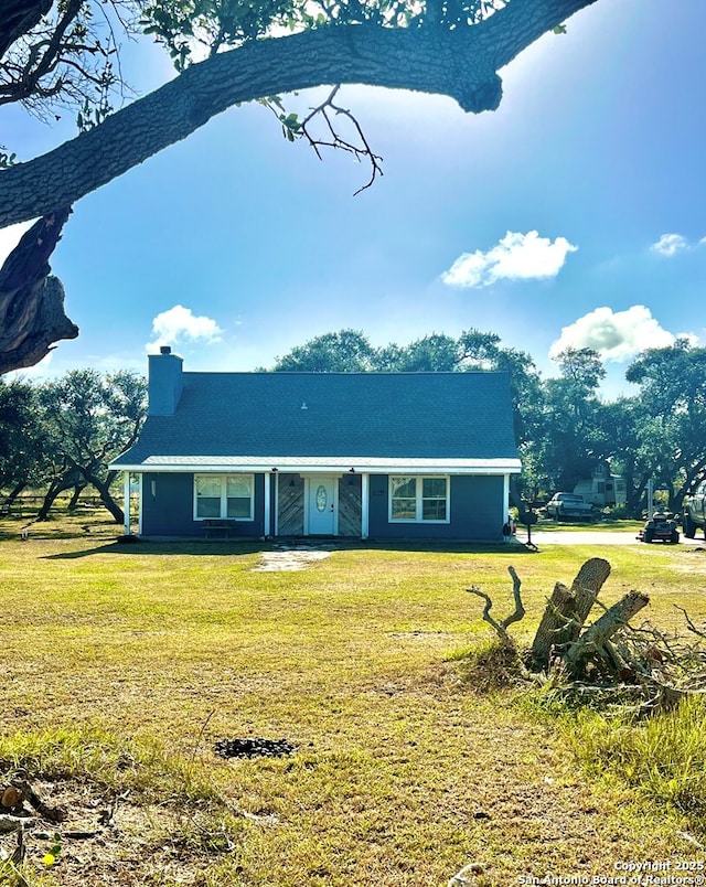431 Shaver, Aransas Pass, TX 78336 - view of front facade featuring a chimney and a front yard