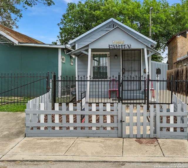 1105 Delgado St, San Antonio, TX 78207 - view of front of property with a porch, a fenced front yard, and a gate