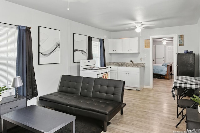 1105 Delgado St, San Antonio, TX 78207 - living area featuring a ceiling fan and light wood-style floors