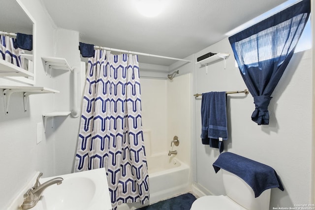 1105 Delgado St, San Antonio, TX 78207 - bathroom with toilet and shower / bath combo