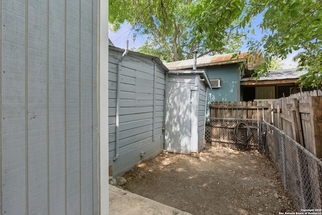 1105 Delgado St, San Antonio, TX 78207 - view of side of property featuring a shed