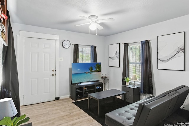 1105 Delgado St, San Antonio, TX 78207 - living area featuring a ceiling fan, light wood-type flooring, and healthy amount of natural light