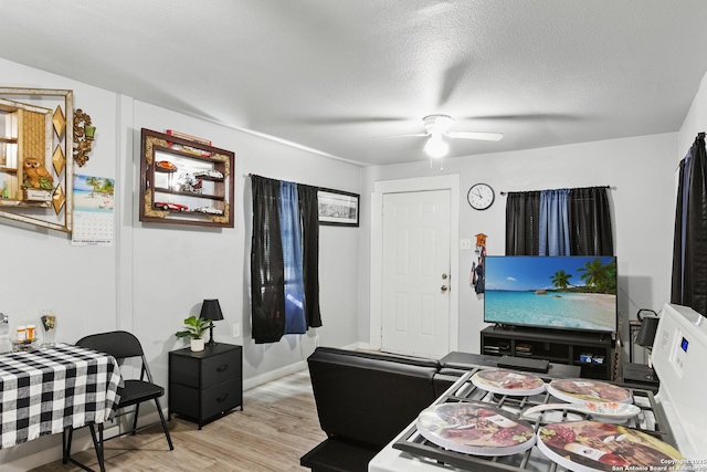 1105 Delgado St, San Antonio, TX 78207 - living room featuring light wood-style flooring and a ceiling fan
