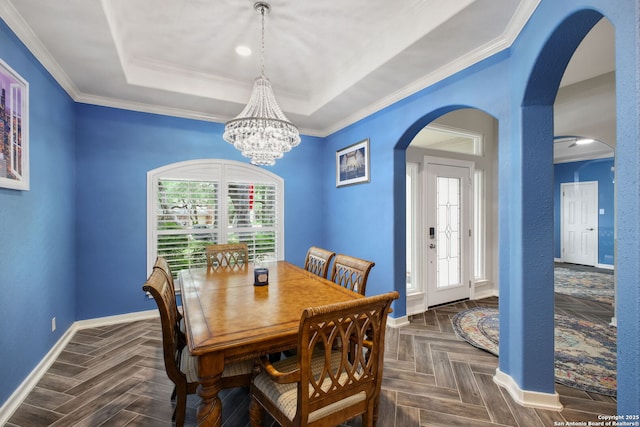 2326 Blackoak Bnd, San Antonio, TX 78248 - dining space featuring arched walkways, a raised ceiling, a chandelier, and ornamental molding