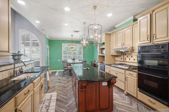 2326 Blackoak Bnd, San Antonio, TX 78248 - kitchen with appliances with stainless steel finishes, recessed lighting, tasteful backsplash, a chandelier, and cream cabinetry