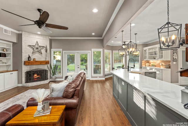 608 Kendall Pkwy, Boerne, TX 78015 - living area featuring a chandelier, recessed lighting, wood finished floors, ceiling fan, and ornamental molding