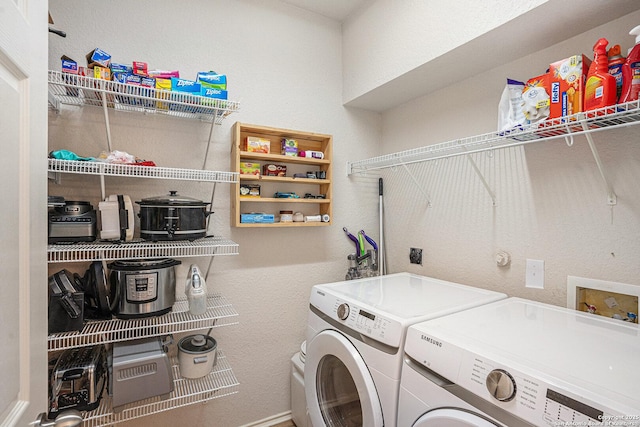 13812 Riverbank Pass, Helotes, TX 78023 - washroom featuring washer and clothes dryer