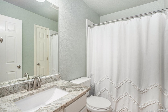13812 Riverbank Pass, Helotes, TX 78023 - bathroom featuring a textured wall, vanity, a textured ceiling, and a shower with curtain