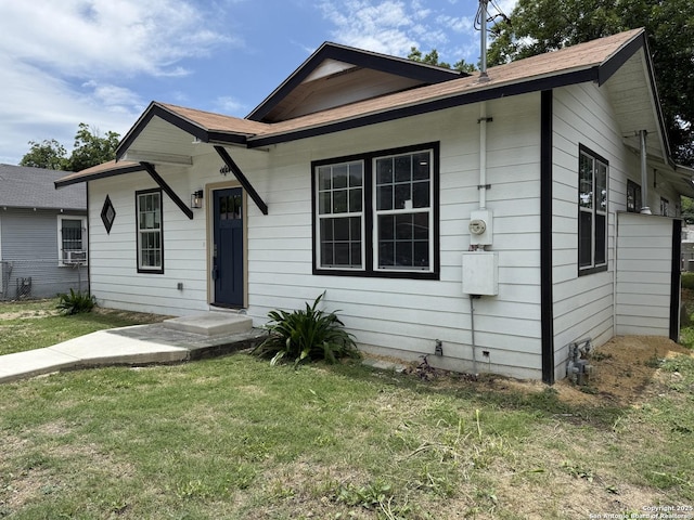 206 E Lambert, San Antonio, TX 78204 - view of front of home with a front lawn
