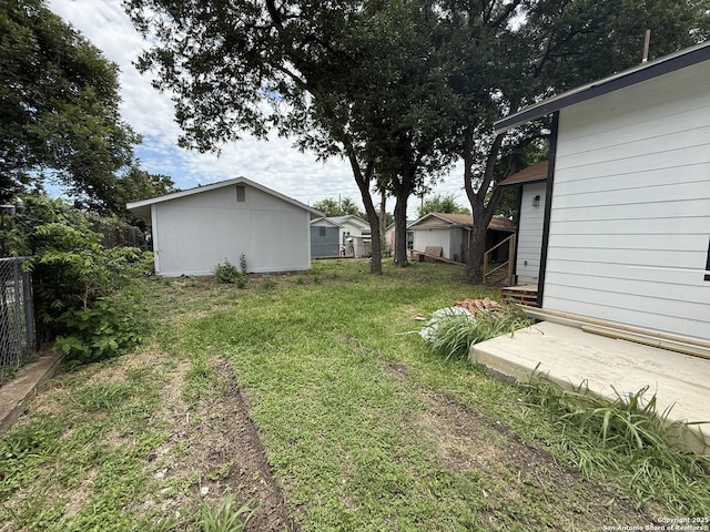 206 E Lambert, San Antonio, TX 78204 - view of yard
