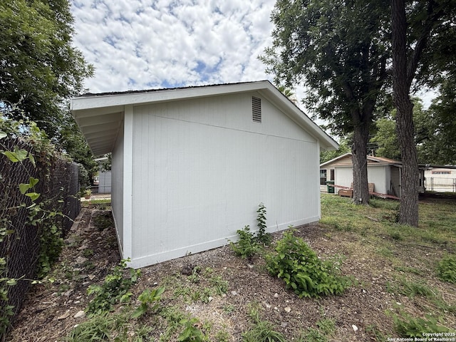 206 E Lambert, San Antonio, TX 78204 - view of side of home