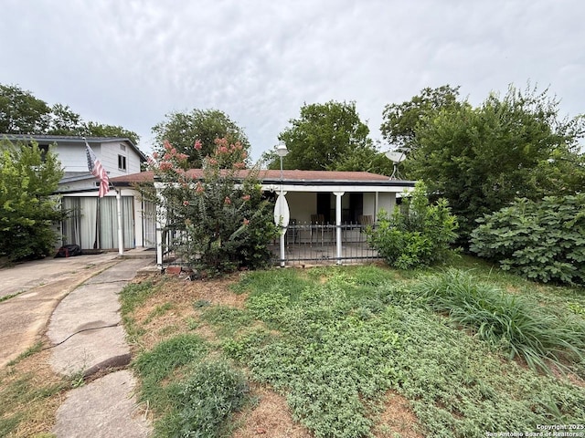 215 W Academy, San Antonio, TX 78226 - view of property hidden behind natural elements