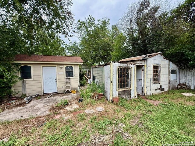 215 W Academy, San Antonio, TX 78226 - view of outbuilding