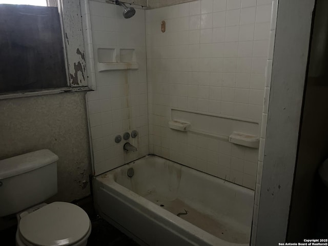 310 N Gevers, San Antonio, TX 78202 - bathroom featuring toilet and tub / shower combination