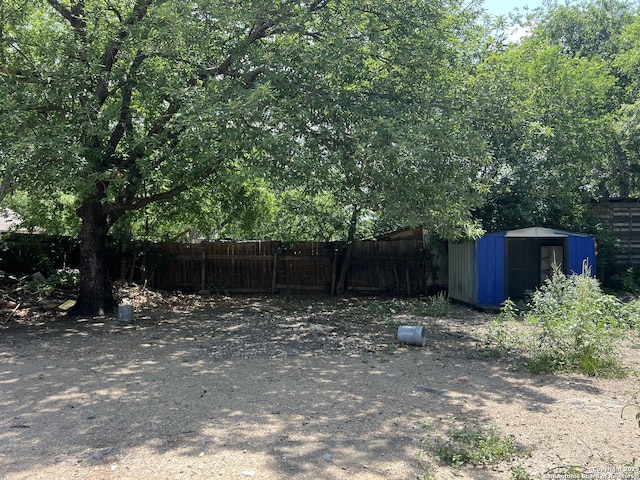 310 N Gevers, San Antonio, TX 78202 - view of yard with a storage unit