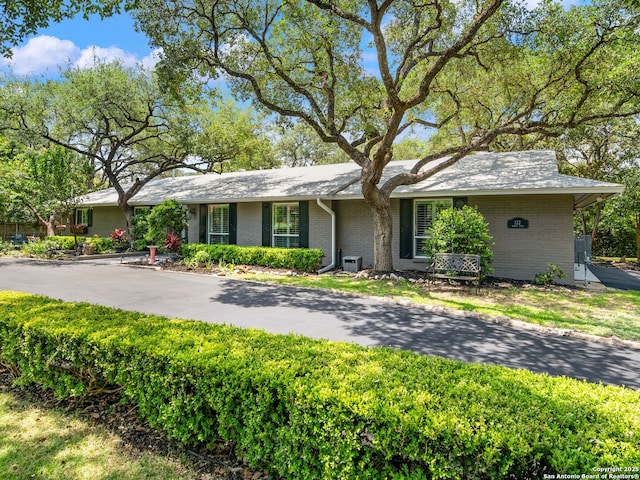 132 Wagon Trail Rd, Shavano Park, TX 78231 - single story home with brick siding