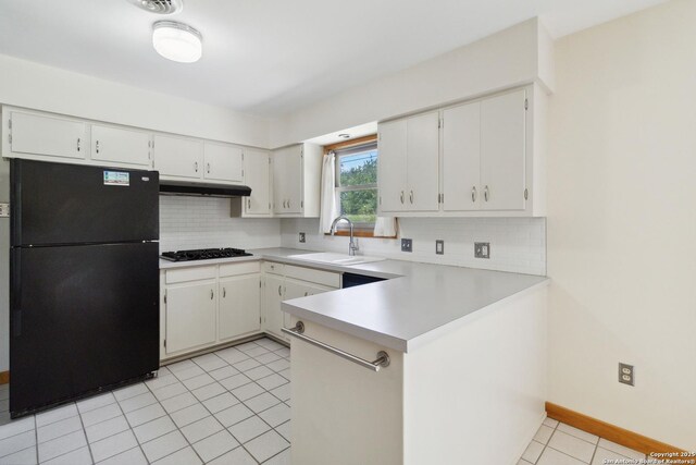 4722 Hollyridge, San Antonio, TX 78228 - kitchen featuring black appliances, under cabinet range hood, tasteful backsplash, and a peninsula