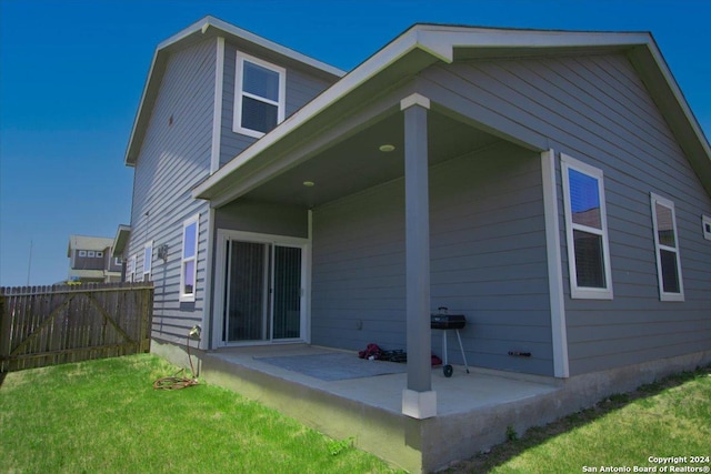 12904 Liam Ct, Saint Hedwig, TX 78152 - back of property with a patio