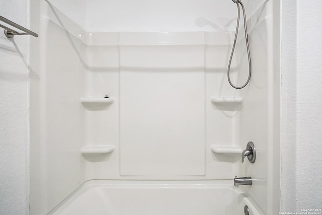 7002 Satellite, San Antonio, TX 78252 - full bathroom with shower / washtub combination