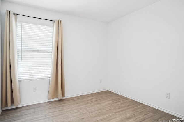 7002 Satellite, San Antonio, TX 78252 - empty room with light wood-style flooring and baseboards