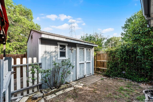 4481 Owl Crk, Schertz, TX 78154 - view of shed with a fenced backyard