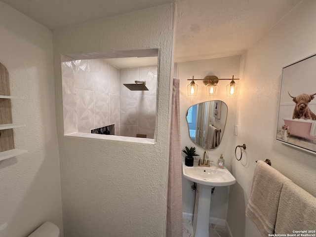 414 Clower, San Antonio, TX 78212 - full bath featuring a tile shower and a textured wall
