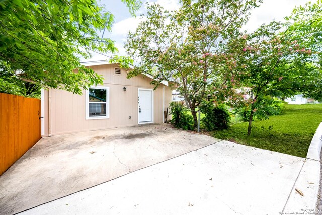 702 John Adams, San Antonio, TX 78228 - exterior space