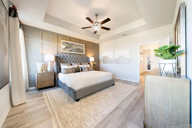 1562 Vista View Dr, Pleasanton, TX 78064 - bedroom featuring a raised ceiling, light wood-style flooring, and a ceiling fan
