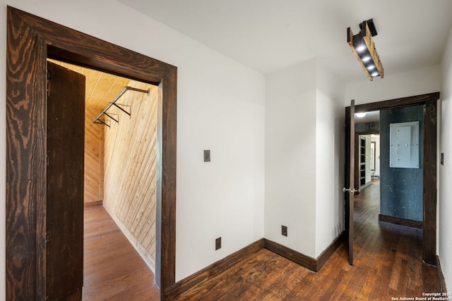 13132 State Highway 16, Medina, TX 78055 - corridor featuring wood finished floors and baseboards