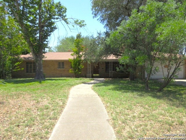 2310 W Gramercy, San Antonio, TX 78201 - single story home with a front lawn