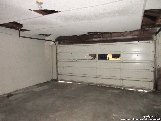 2310 W Gramercy, San Antonio, TX 78201 - view of garage