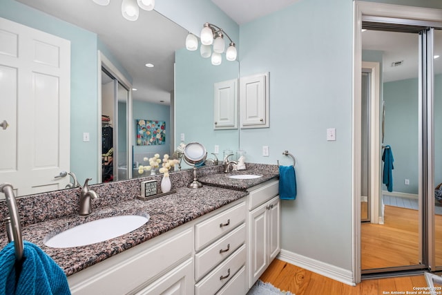 109 Trailcrest, Hollywood Park, TX 78232 - ensuite bathroom featuring wood finished floors and double vanity