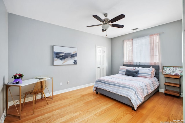 109 Trailcrest, Hollywood Park, TX 78232 - bedroom featuring wood finished floors, an office area, and ceiling fan