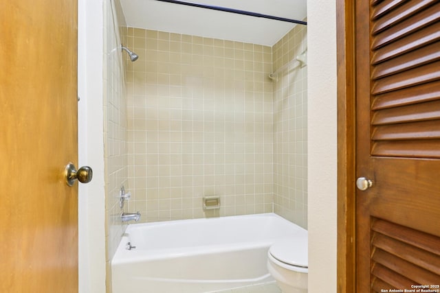 12010 Arms Way, Live Oak, TX 78233 - bathroom featuring toilet and shower / washtub combination