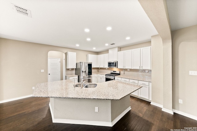 11406 Sawyer Vly, San Antonio, TX 78254 - kitchen with stainless steel appliances, dark wood-style floors, a spacious island, recessed lighting, and arched walkways