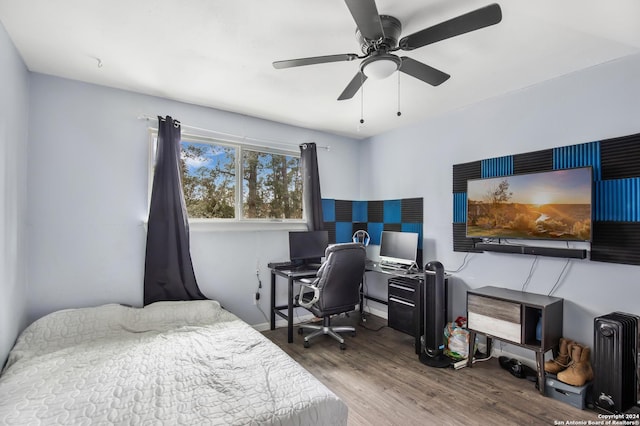 931 Republic Rd, New Caney, TX 77357 - bedroom featuring wood finished floors, a desk, and a ceiling fan