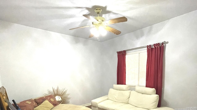 614 Slumber, San Antonio, TX 78260 - living area featuring a ceiling fan