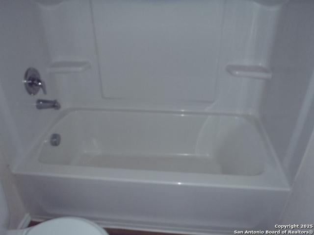 2201 Wirtz, Seguin, TX 78155 - view of full bathroom