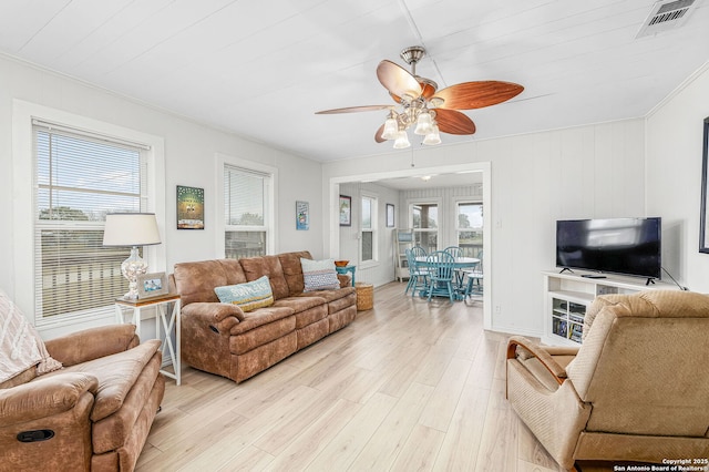 902 Harrison Prt, Oconnor, TX 77982 - living room featuring crown molding, light wood-style flooring, and ceiling fan