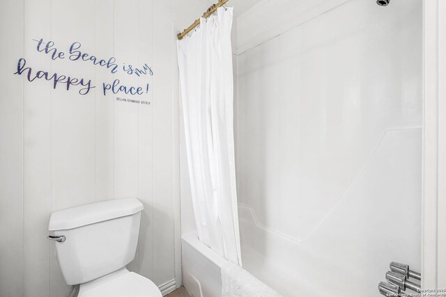 902 Harrison Prt, Oconnor, TX 77982 - full bath with toilet and shower / bath combination with curtain