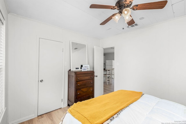902 Harrison Prt, Oconnor, TX 77982 - bedroom featuring light wood finished floors and a ceiling fan