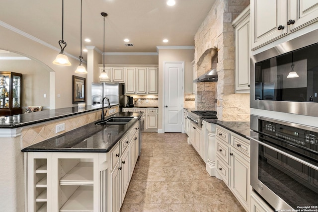 25926 Natal Plum, San Antonio, TX 78261 - kitchen featuring appliances with stainless steel finishes, arched walkways, crown molding, cream cabinetry, and decorative backsplash