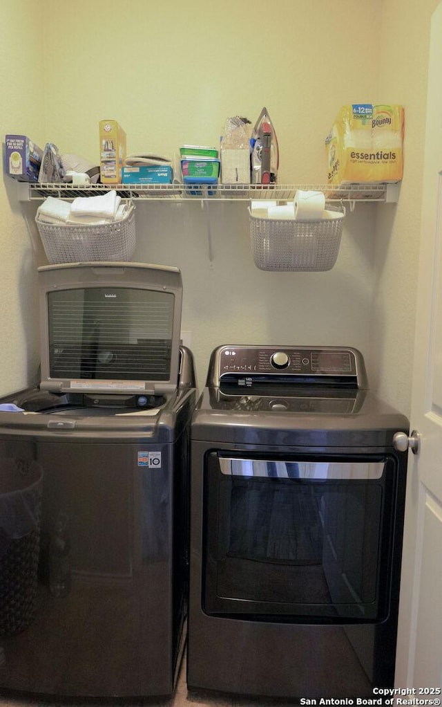 11334 Pink Star, San Antonio, TX 78245 - washroom with independent washer and dryer