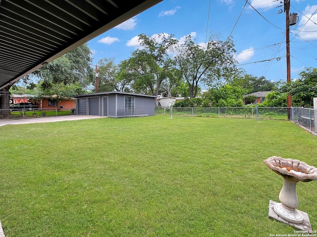 543 Cosgrove, San Antonio, TX 78210 - view of yard featuring an outbuilding