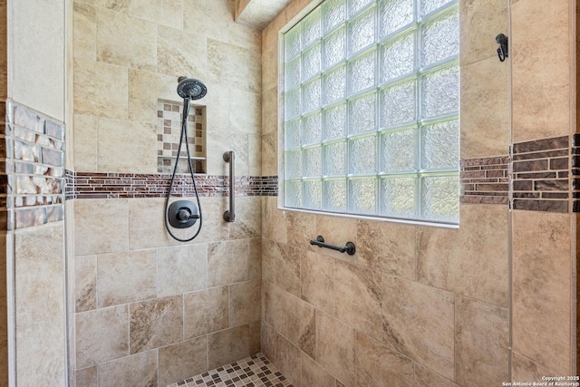 8526 Spartan Ter, Universal City, TX 78148 - bathroom with a tile shower