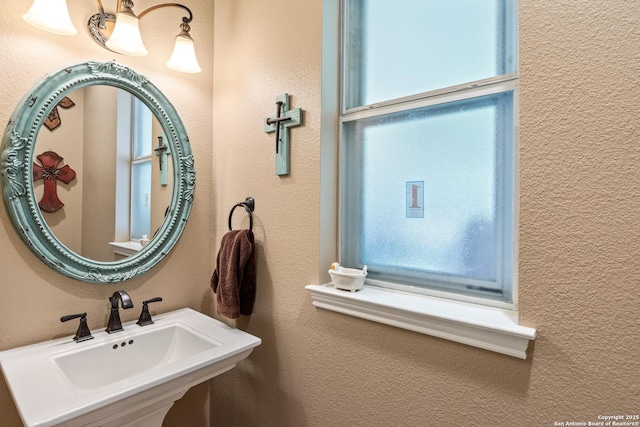 8526 Spartan Ter, Universal City, TX 78148 - bathroom with a sink