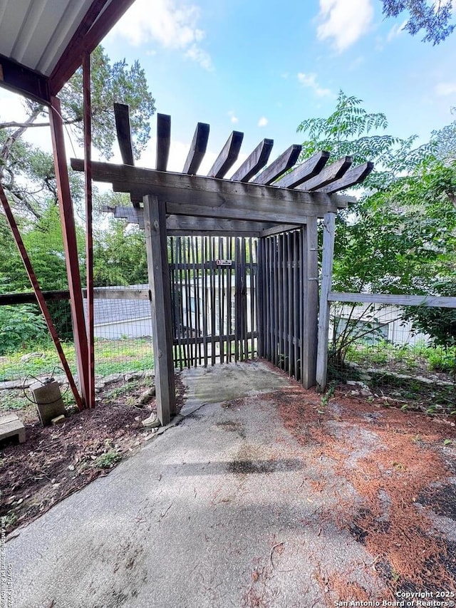 323 N Scenic Loop, Canyon Lake, TX 78133 - view of gate