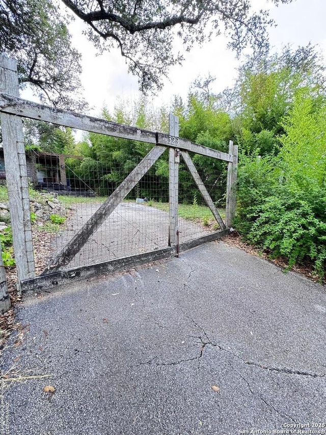 323 N Scenic Loop, Canyon Lake, TX 78133 - view of gate