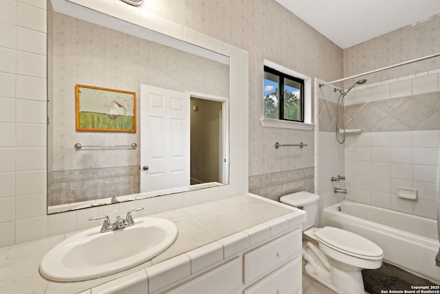 7 Mcinnis, Bulverde, TX 78163 - bathroom featuring washtub / shower combination and vanity