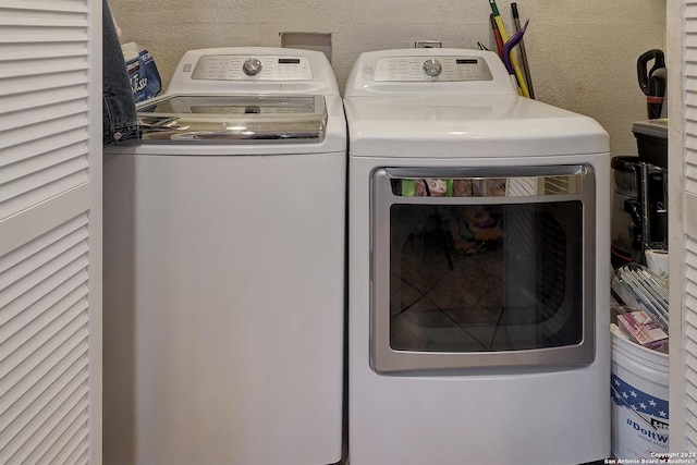 402 Hermine Blvd, San Antonio, TX 78212 - laundry area featuring washer and clothes dryer